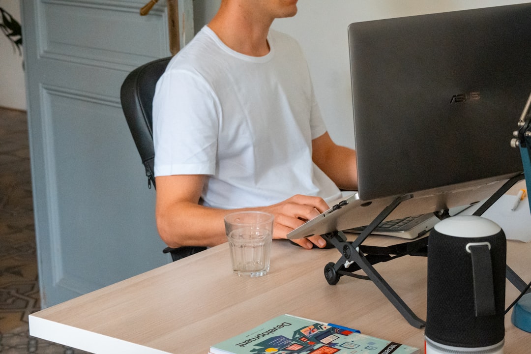 comment-recruter-ses-premiers-collaborateurs-en-t-l-travail