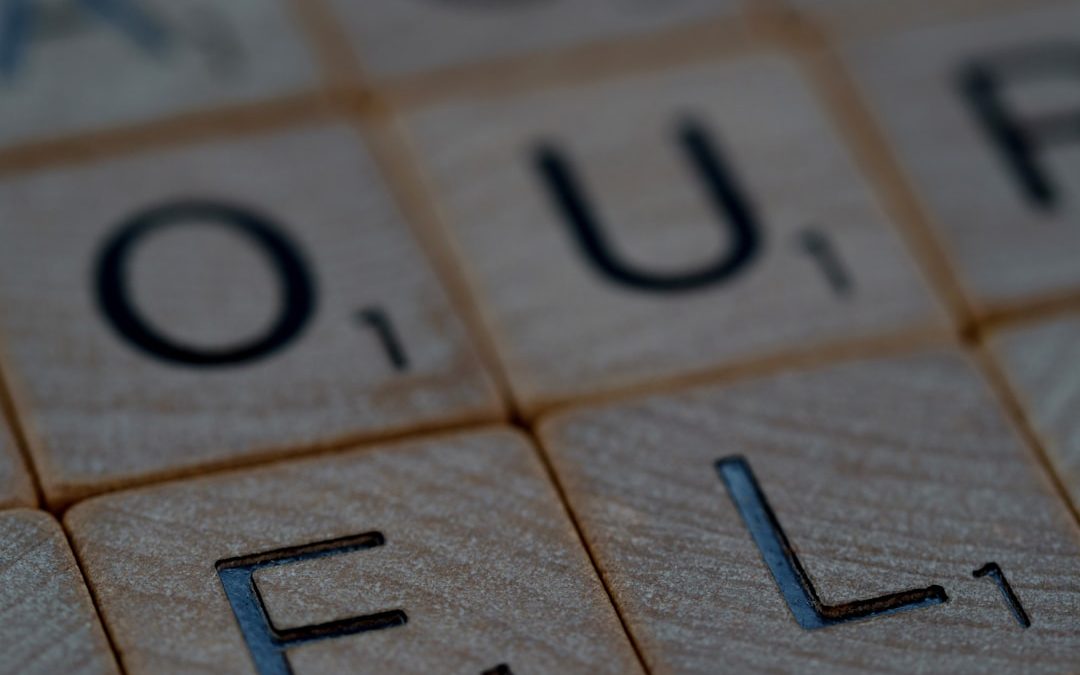 Pourquoi la recherche vocale change la structure de vos mots-clés